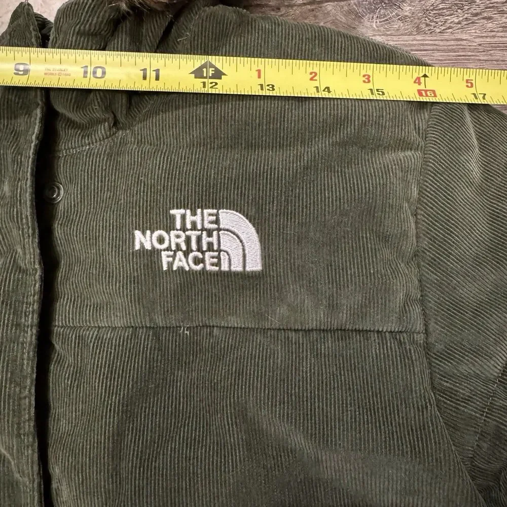 The North Face Kids Puffer Jacket in Green with Fur Hood - Picture 7 of 15